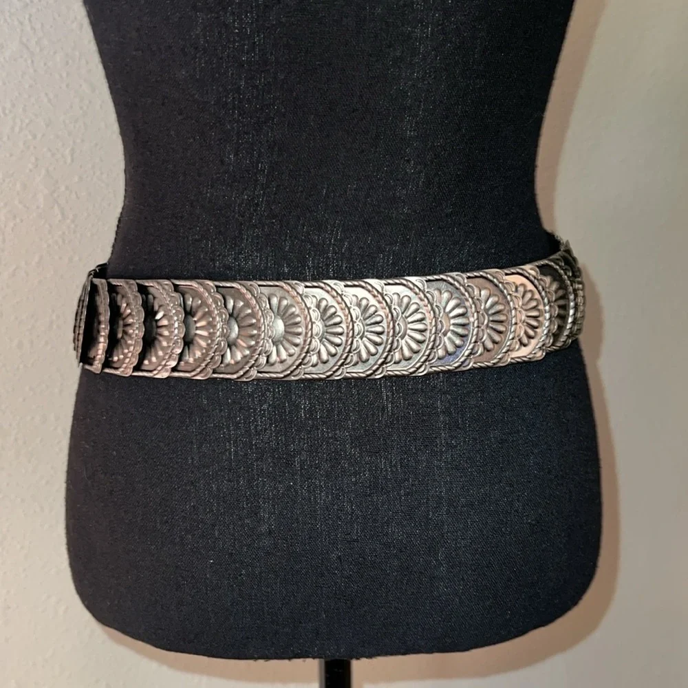 Women’s Vintage Silver Tone Coin Stretch Belt 80s Shiny Disc Metal Cincher Belt